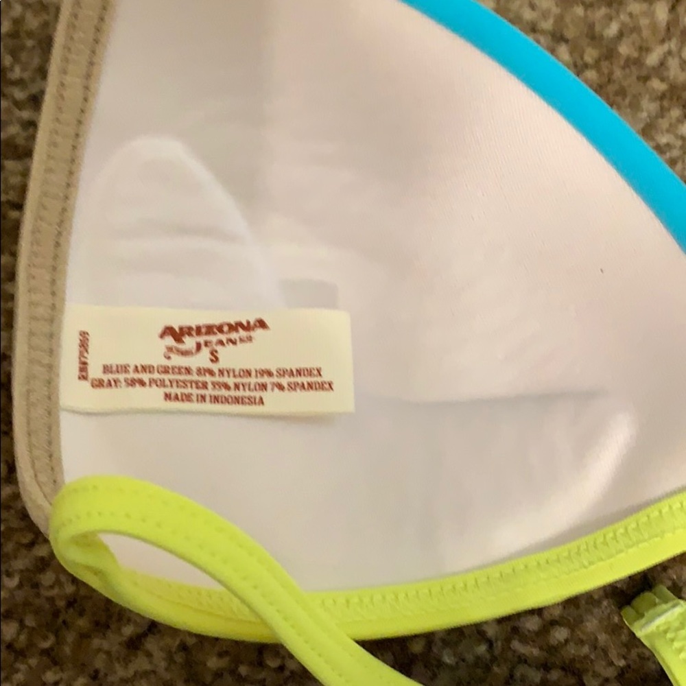 Bikini - Picture 4 of 4